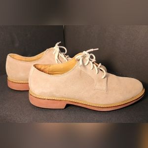 Cole Haan Mens 8.5 tan suede. Lace up round toe